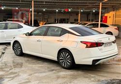 نيسان ألتيما